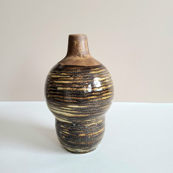 Hand made ceramic vase unusual shape. - Picture 3 of 8